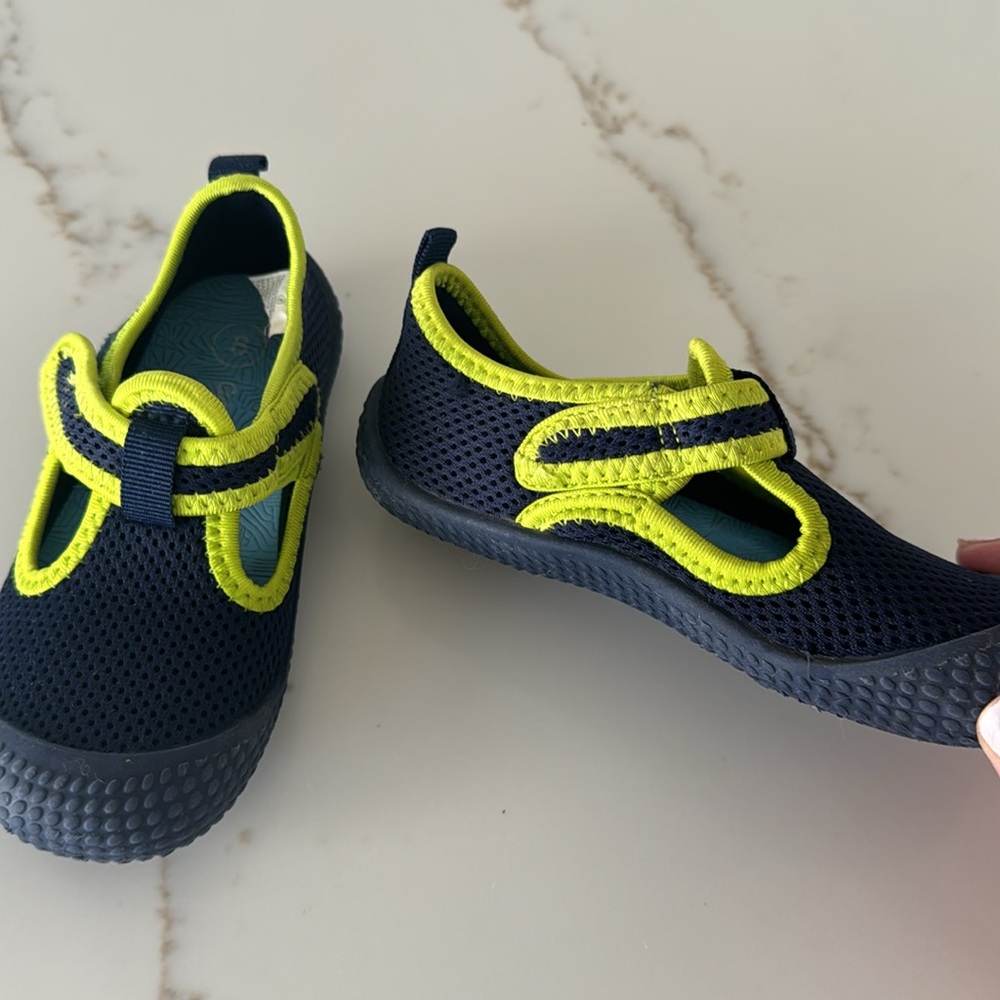 Cat and Jack water shoes navy and neon yellow size 8 - Picture 3 of 9